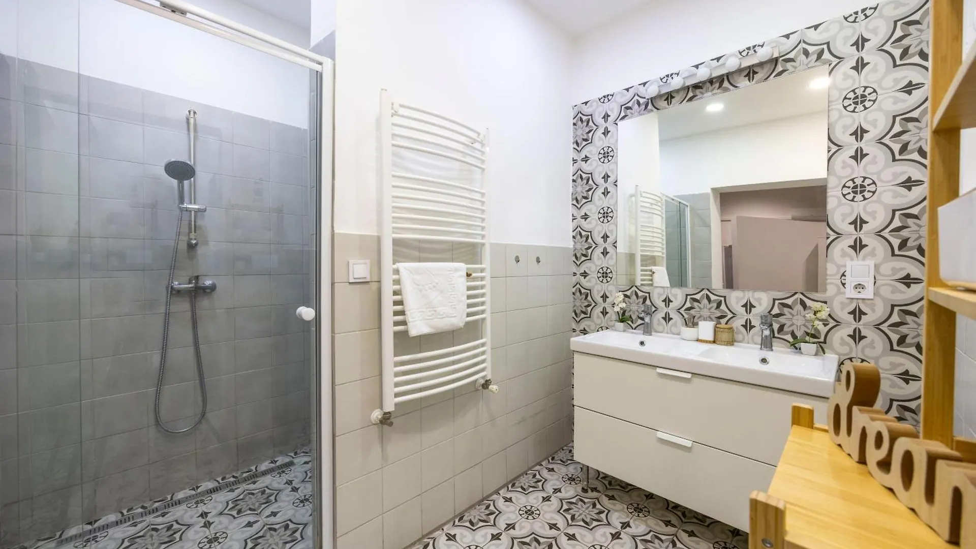 Central & Cozy Superior Terez Boulevard Apartment Budapest