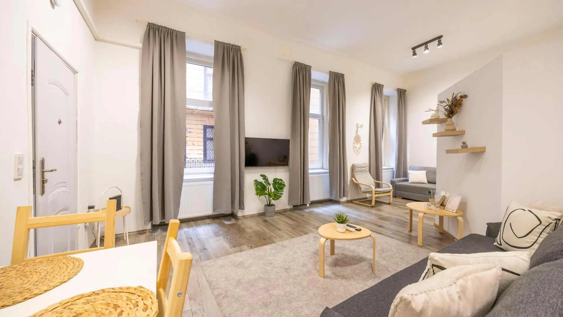 Central & Cozy Superior Terez Boulevard Apartment Budapest