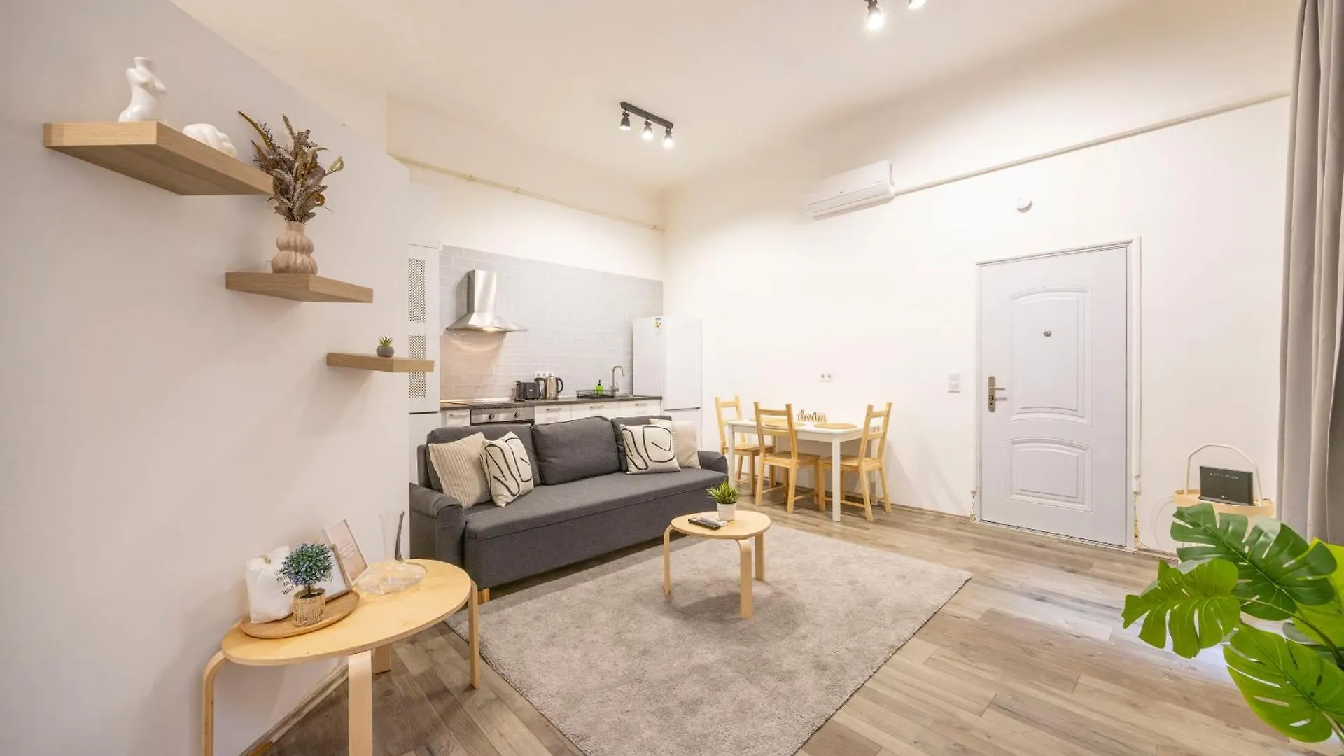 Central & Cozy Superior Terez Boulevard Apartment Budapešť 0*,  Maďarsko